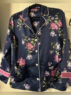 Lauren RALPH LAUREN SILKY SLEEP SHIRT a bit oversized size S worn once. Like NEW